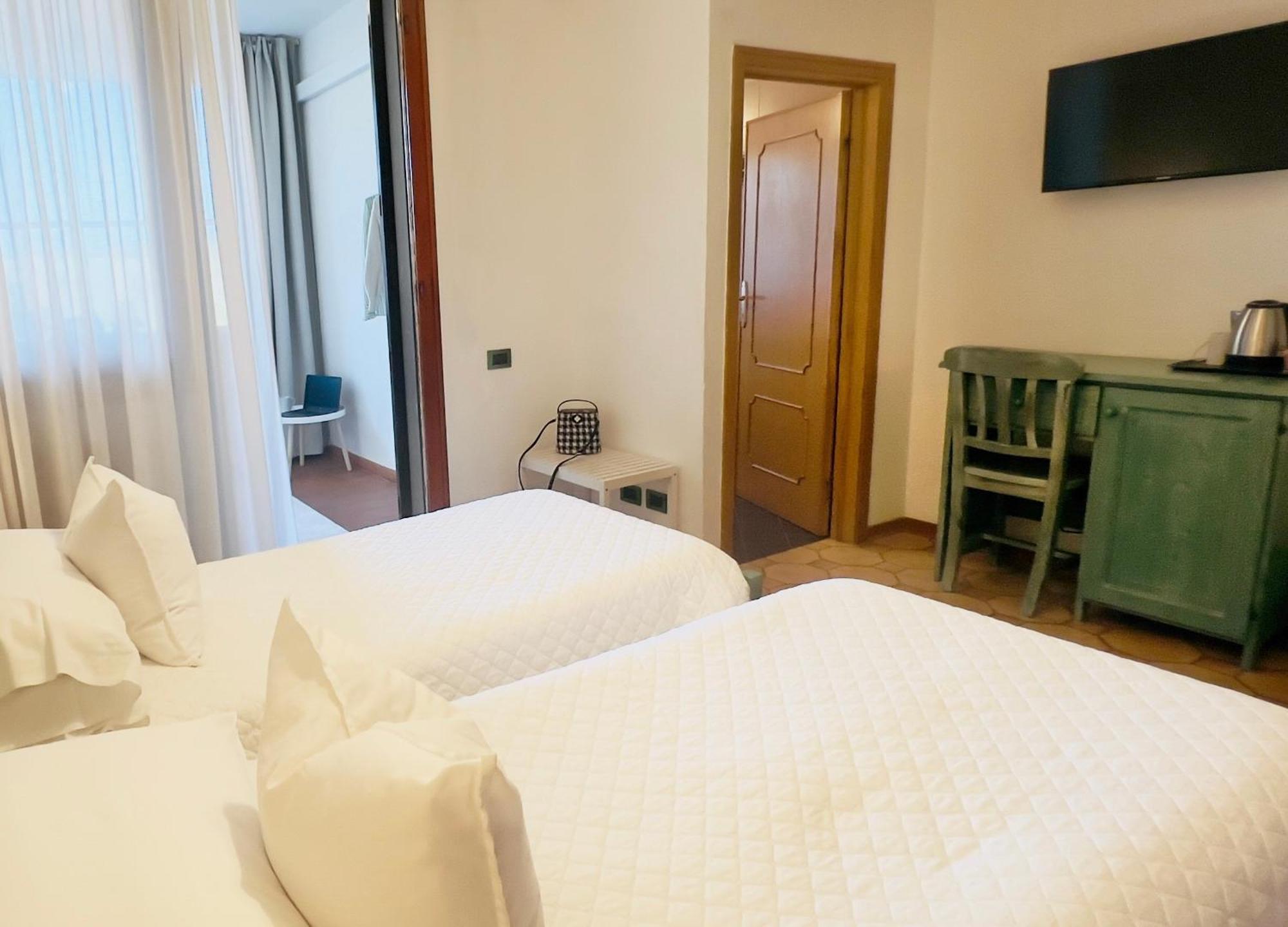 Villa Lavinia B&B Montescudaio Szoba fotó
